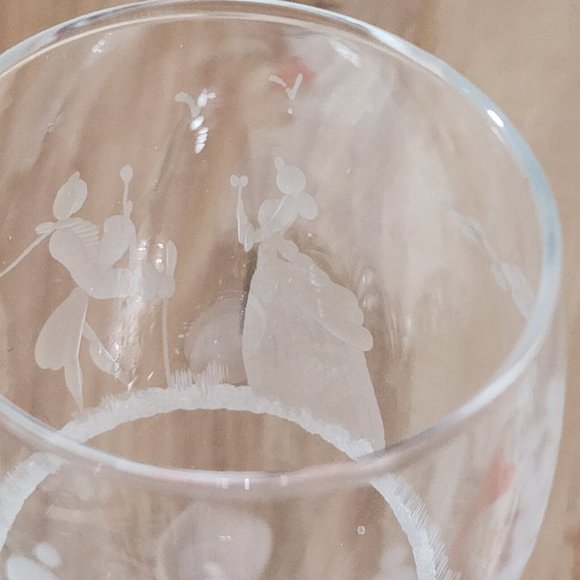 Finely Etched Glass French Provincial Courting Couple Wine Glasses 6" set of 2 - Picture 6 of 11